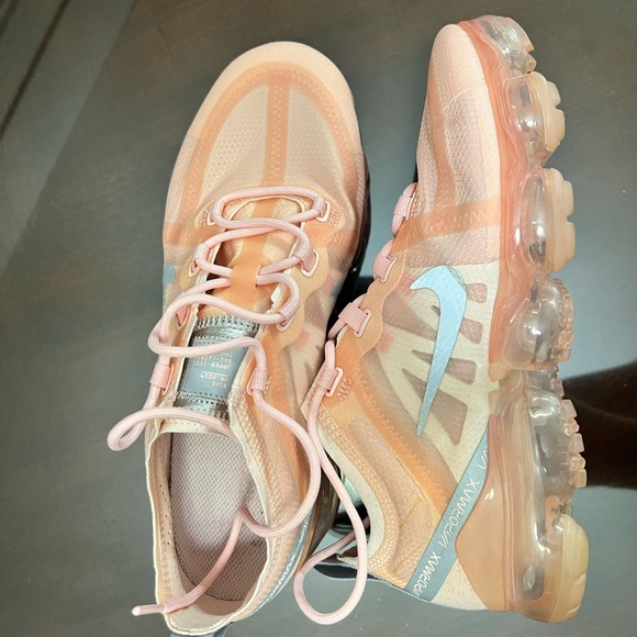 Pink Nike Air Vapormax Flyknit. Used once. Does not come with box. - Picture 4 of 4